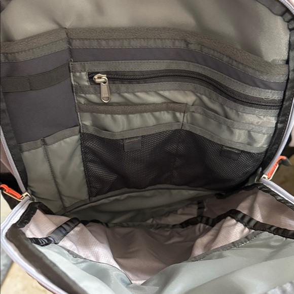 The North Face Black and Gray Men's Backpack like new! - Picture 5 of 6
